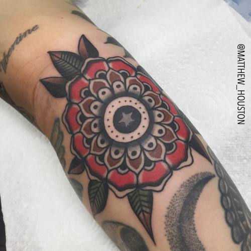 Pulling shapes also on Rach. #geometric #mandala #flower #traditional #tattoo @sevendoorstattoo (at 