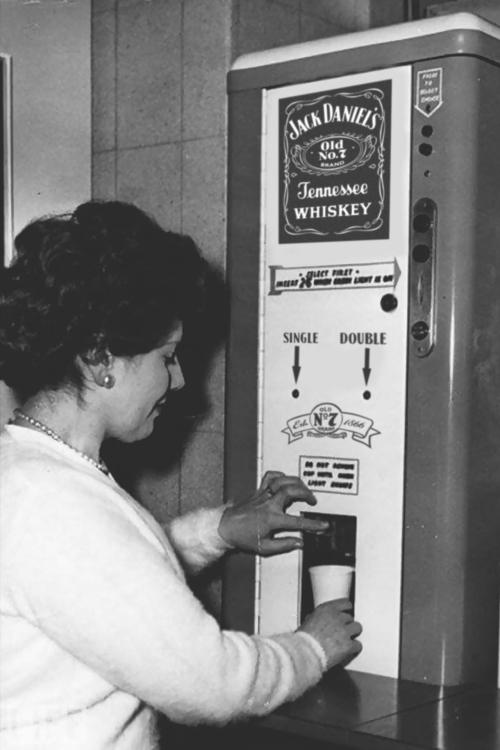 siyahalbatros:    Vending Machine Jack Daniels