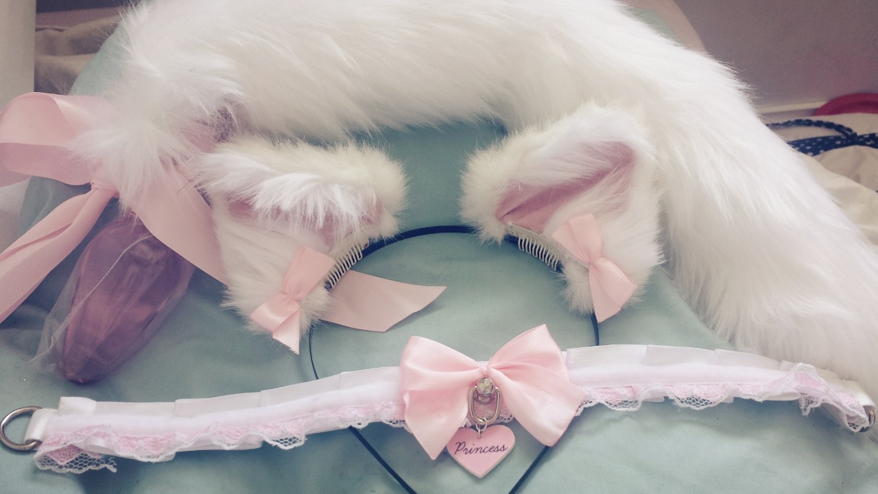 lwryourstandards:  I feel so adorable in this set, nothing beats pink bows everywhere