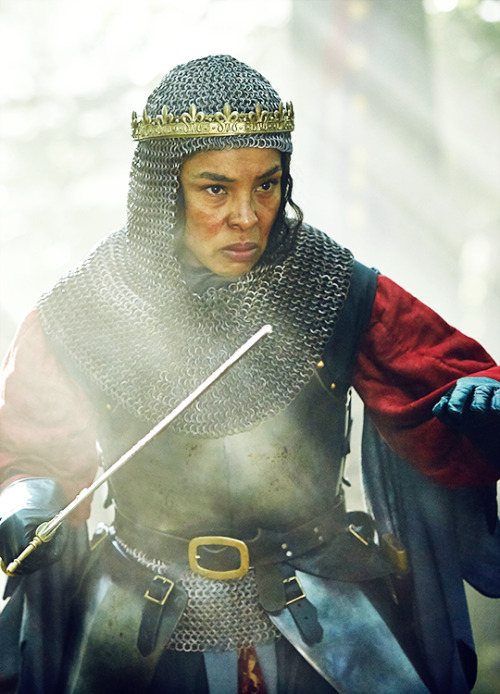 seatidesofthesoul:fuckyeahcostumedramas:Sophie Okonedo in ‘The Hollow Crown: The Wars of the Roses’ 