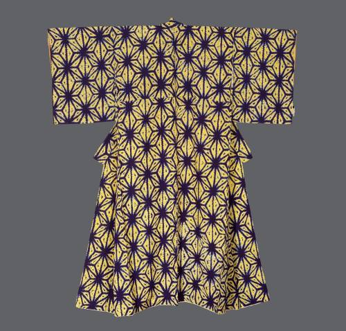 thekimonogallery:Hemp-motif Shibori Kimono Early Showa Period (1926-1940) A silk kimono featuring “a