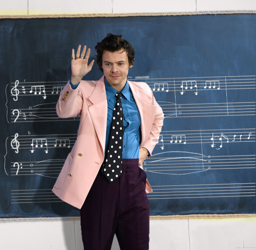 louhazpride:So uh….I’d like to introduce music teacher Harry.