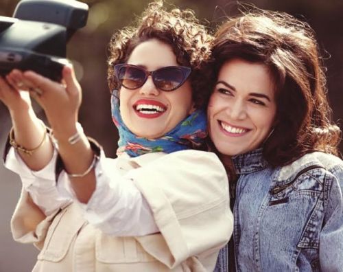 bizcasualrage: salesonfilm-deactivated20180514: Abbi &amp; Ilana as Thelma &amp; Louise I&rs