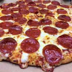 greeneyedgirrl:  yummyfoooooood:  Pepperoni Pizza  😍