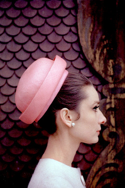 vintagegal:  Audrey Hepburn photographed