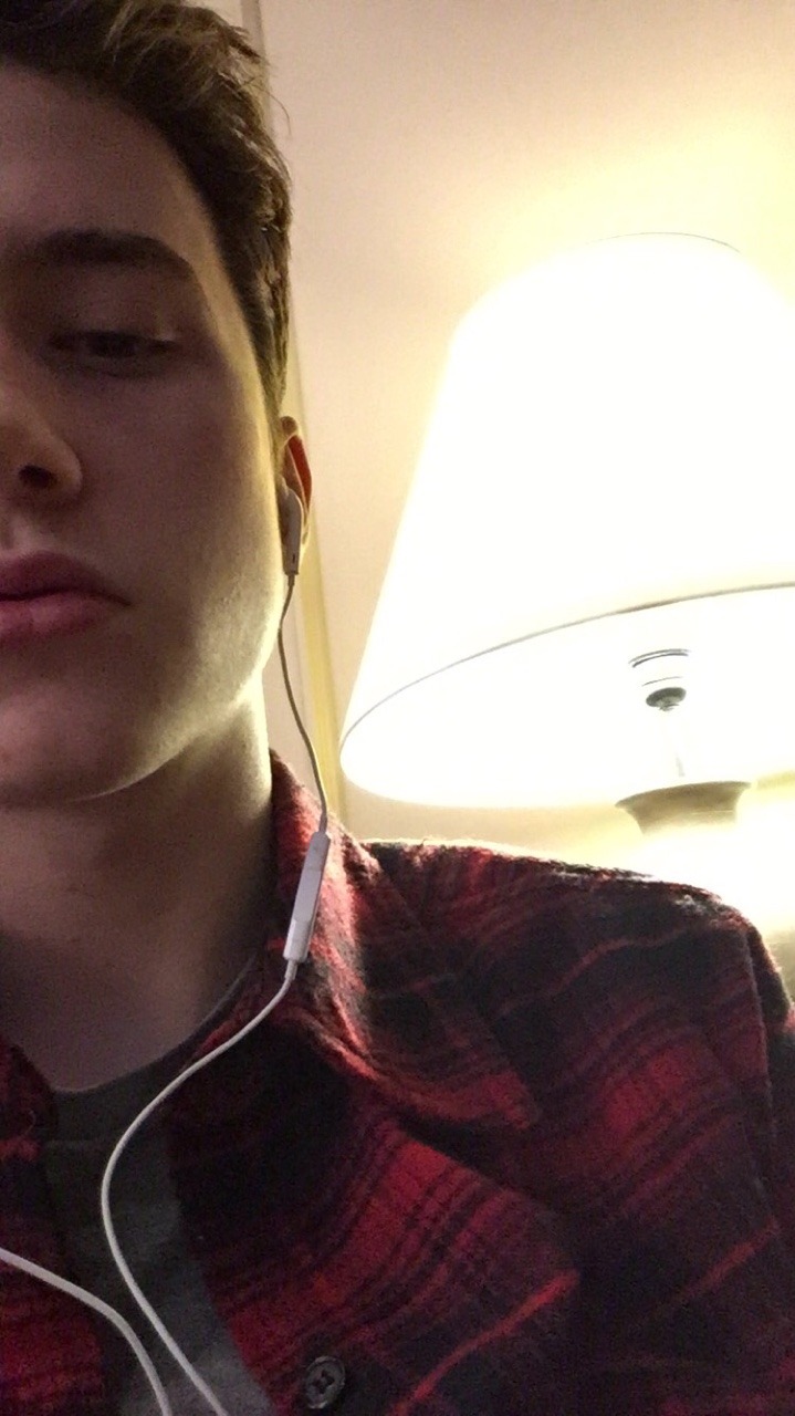 aveoi:  Snapchat selfies are the best selfies