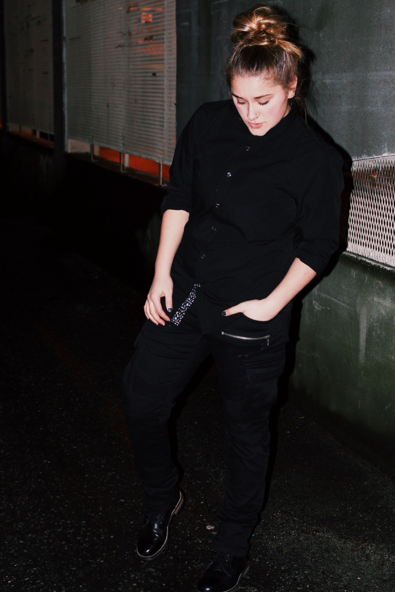 le27:  Black, on black, on black.