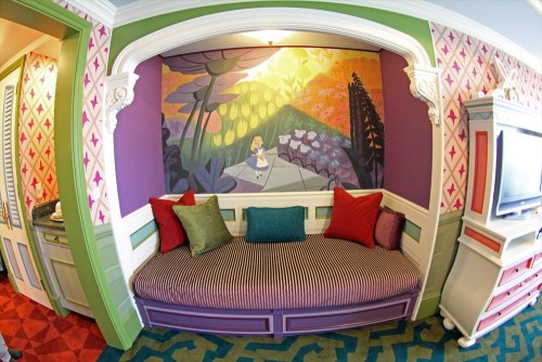 tinkeperi:Tokyo Disney Resort: Alice in Wonderland room:)
