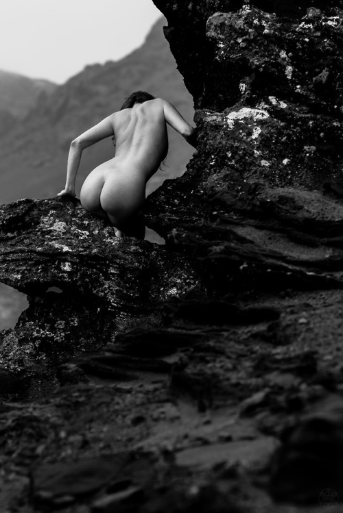 soulcraft-photography:  Elves live among these rocks.  Shot by: @soul.craft Models: @s.johannsd