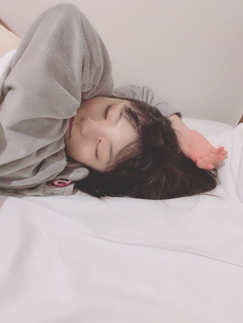 山田野絵(yamada noe)さんのツイート: 夜にいきなり電話きて、普段は嫌がるのに 自分からから、「怖いから野絵の部屋行っていい？」って言ってきて 部屋に来た瞬間寝た人 かわいい https:/