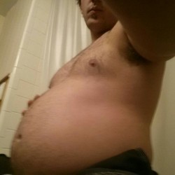 slimmer-than-youu:  sirfeedsandrubs:  I am stuffffffedddd !!!!  Looks to me that belly needs some rubs after that meal!