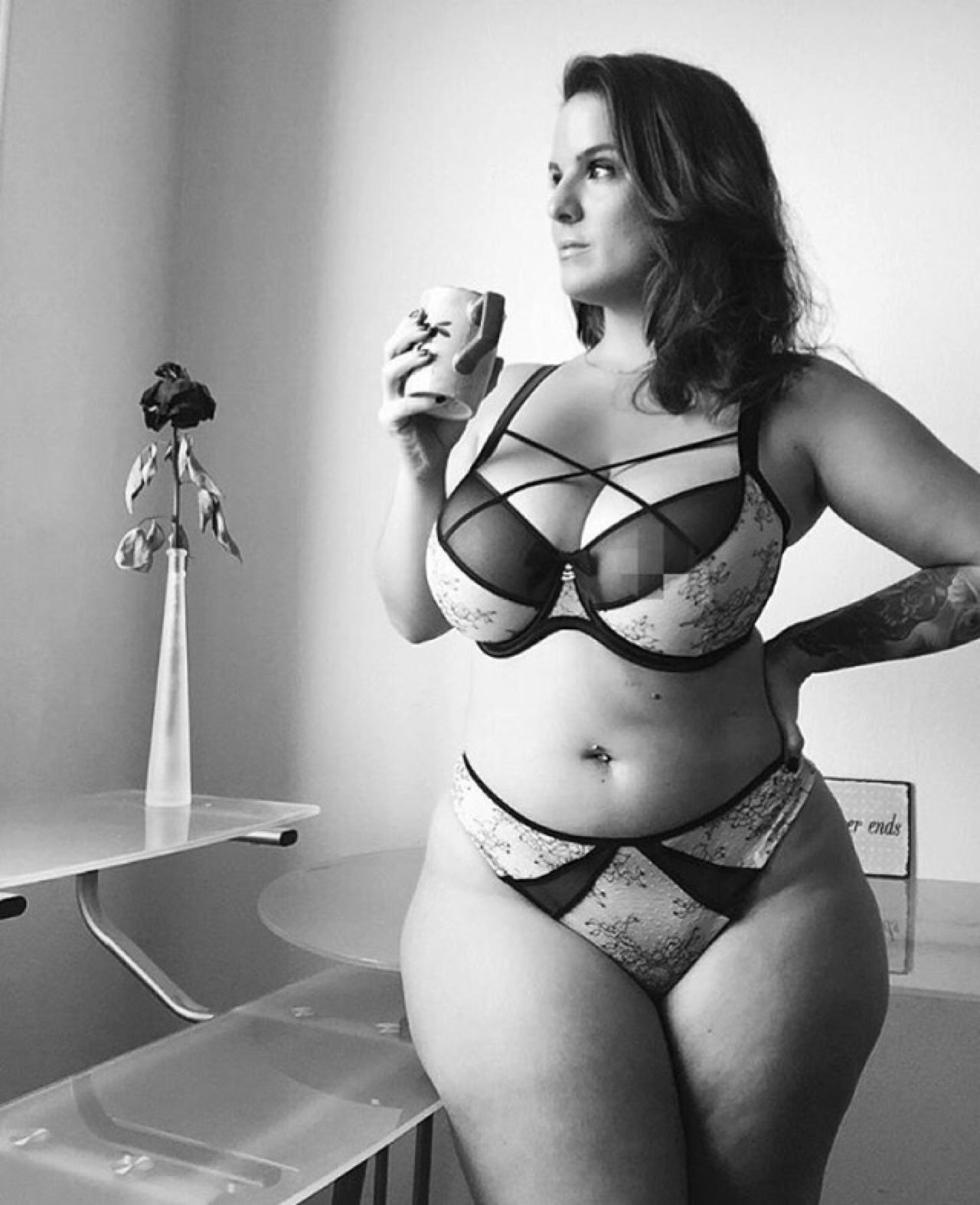 italiankong:  Selini Angelini. I’m in love. Need to find out more about this curvy