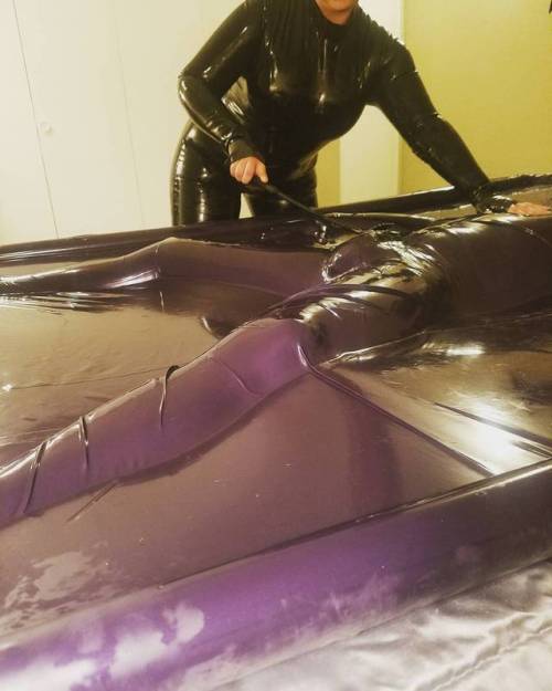 findomblog: Dominating my slave in the vacbed [rubberecstacy]