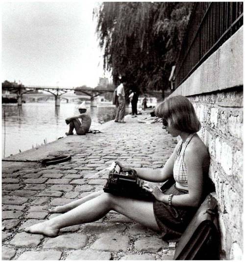 Porn photo Robert Doisneau, La dactylo du Vert Galant,