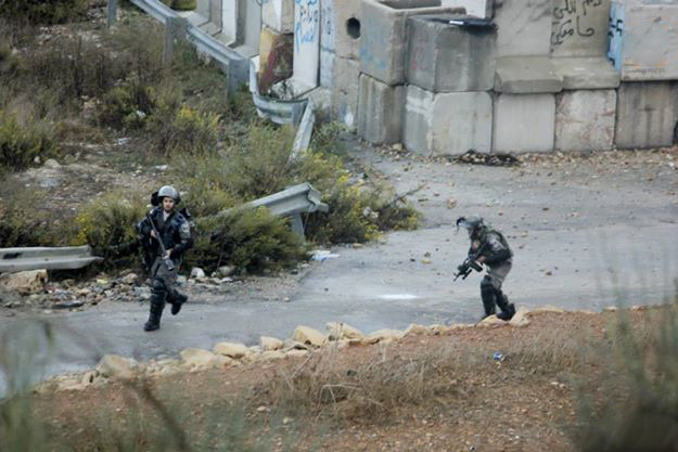 momo33me:  Confrontations in front of Ofer prison Today . 31 October 2014 