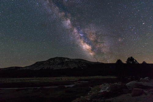 [OC] Milky Way from Tioga Pass, Yosemite [2040x1361]