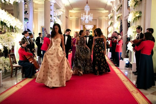 politicalsexkitten: lennybaby2: skidivame: Malia, Sasha, POTUS and FLOTUS at the Canadian State Dinn