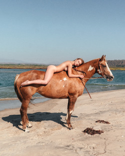 citrisa59: nacktepeople: Source   the mare and her keeper 