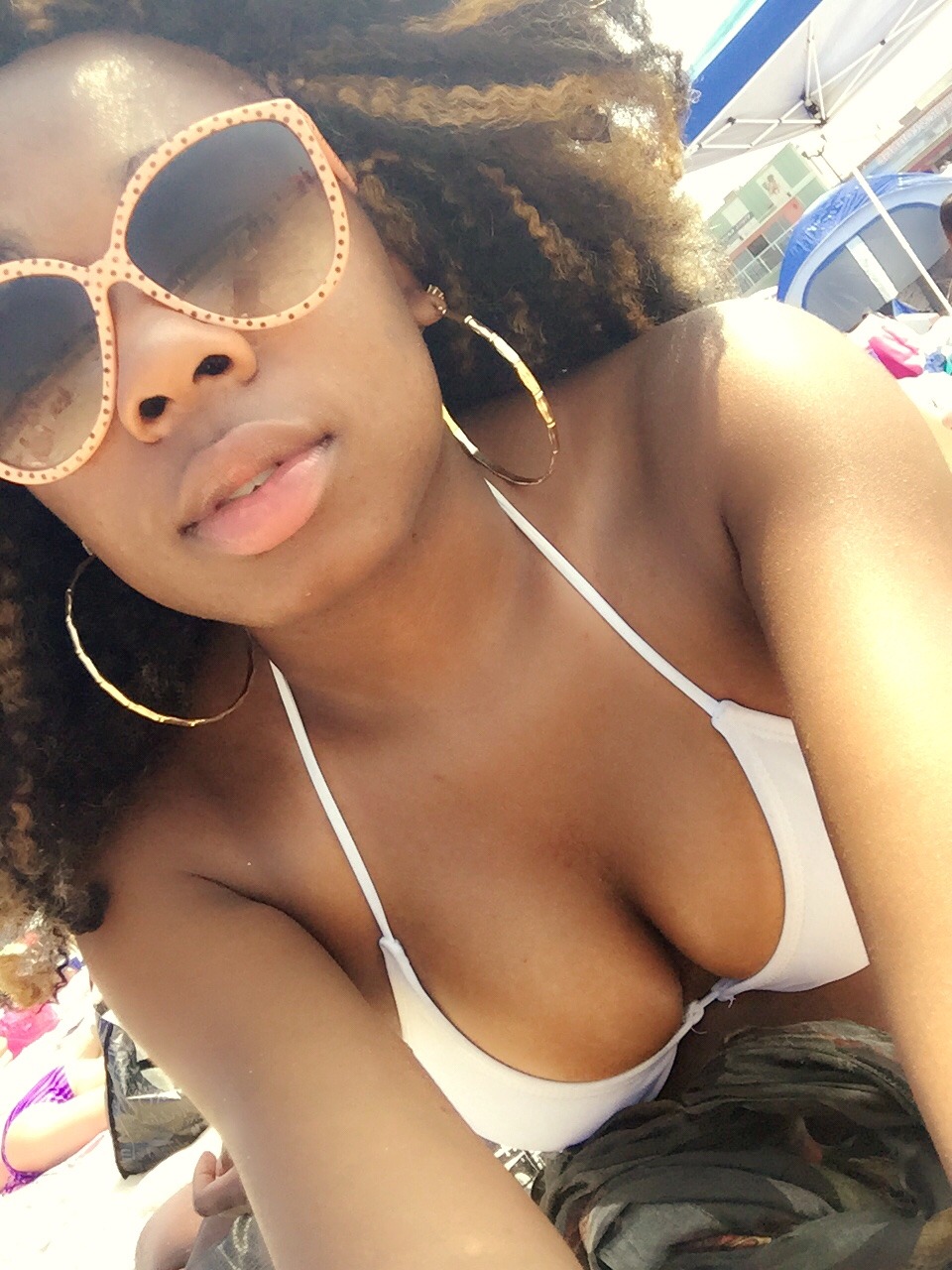 chewedupclick:  👀 😍😍😍😍 hey sexy
