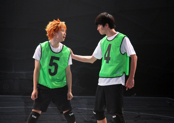 honyakukanomangen:More photos of the Haikyuu!! stage play.Source: MANTANWEB