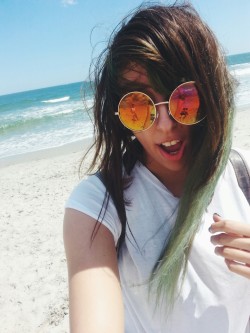 ellfiee:  went to the beach today 