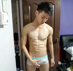 6sg:  sgyoungboyss:  hongkongboy2001: 好想識呢個哥哥呀⋯⋯日日j佢 The infamous photo   Wonder if there are other, more nude photos of @concerao floating around. http://6sg.tumblr.com/archive