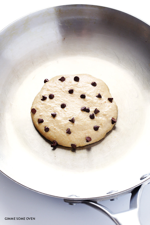 foodffs:  WHOLE WHEAT PEANUT BUTTER CHOCOLATE CHIP PANCAKESReally nice recipes. Every