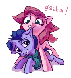 holivi-art: Gotcha @whateverbender ! :D pink pony - my OC  Oww! Some pets just can’t behave!But they are still adorable as fuck ^_^ Thank you, sweetie!