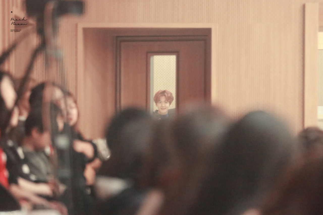 tensbabygirl:  fybaekhyun:   161102 SBS Cultwo ShowÂ© peachbeam | do not edit.
