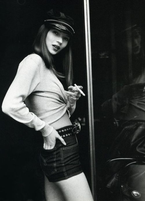 kate-jam-and-diamonds:  by Pamela Hanson for Italian Glamour, May 1992