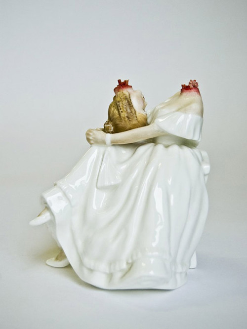 owmeex:  Jessica Harrison’s Gutsy Porcelain Exhibition 