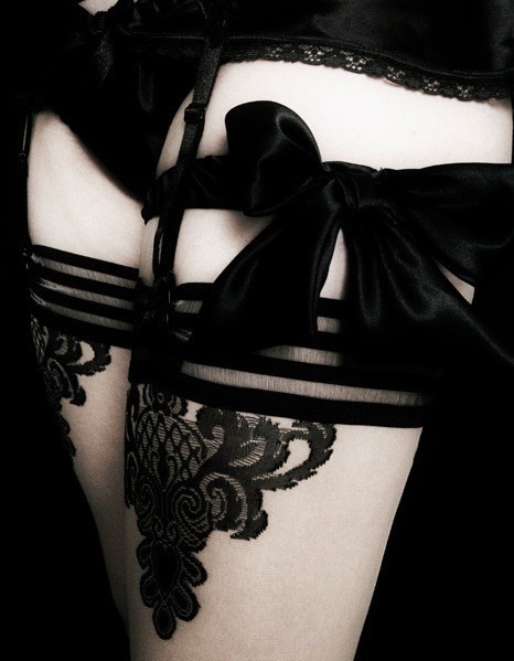 darkfashiondaily: sealed with a bow Fashion’s dark side, daily