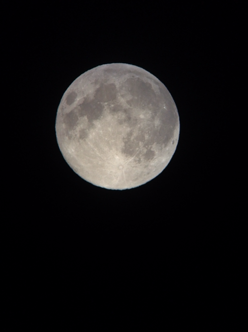 space-pics: So I thought I’d share my supermoon experience :) [OC] [1136x640]space-pics