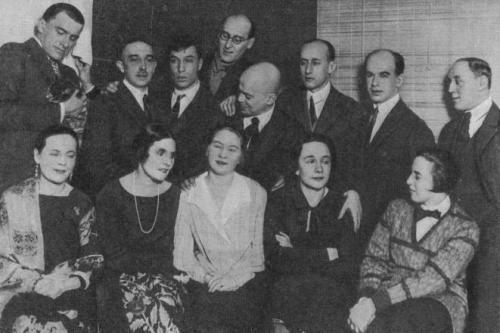 girlwithhatbox:littletsu:girlwithhatbox:1925Left to right, top row: Vladimir Mayakovsky, Osip Brik, 