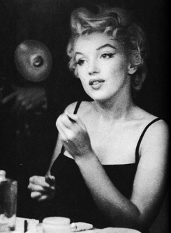  Marilyn Monroe photographed by am Shaw, adult photos