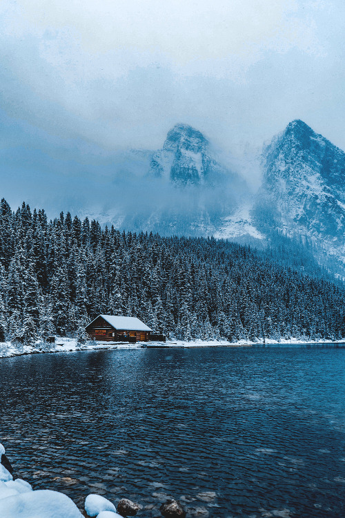 human-bay-x:motivationsforlife:Lake Louise by Redd Angelox.