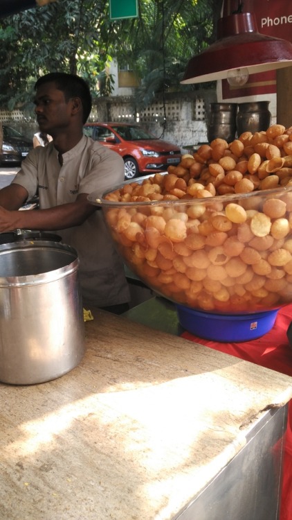 पानीपुरी, गोलगप्पा, फुचका – नाम अनेक, स्वाद इतना चटपटा कि नाम सुन कर ही मुँह में पानी आ जाए!Panipu