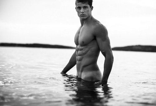 hotnsexymale: Pietro Bossili : goo.gl/photos/82kR2T9Rv9hKEuUX8