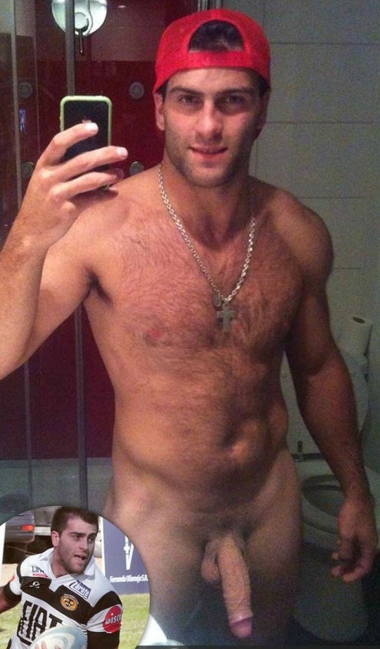 ty3141:  fitbearcatcher:  Rugby - get ya cock out mate  Fucking hot hairy jock.