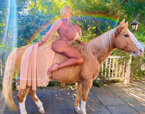 bigcockguy82: luisflakis:superdumbbimbos:Who knew cows could ride horses? Monstersilikoneuter!!