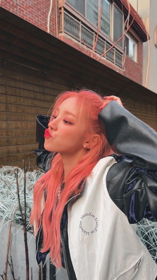 Yuqi; Pink Hair Supremacy