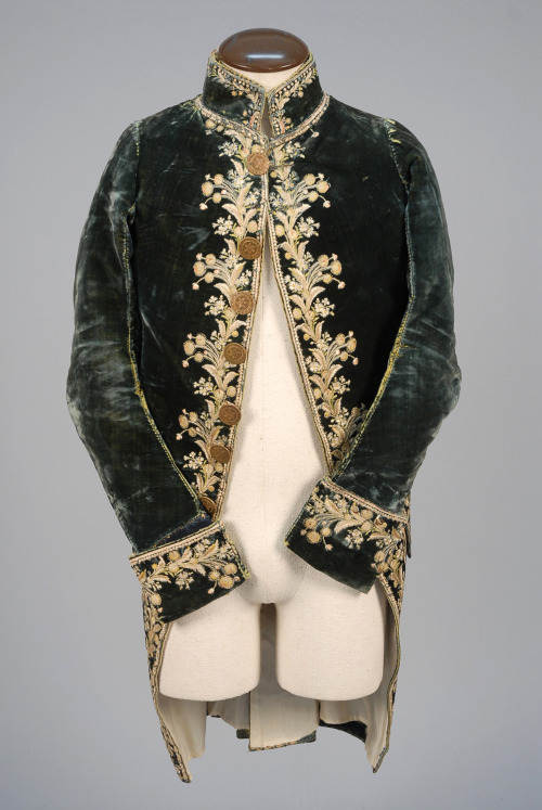 18thcenturyfop: EMBROIDERED VELVET COURT COAT, 1770 - 1790. Photos used with permission from Whitake