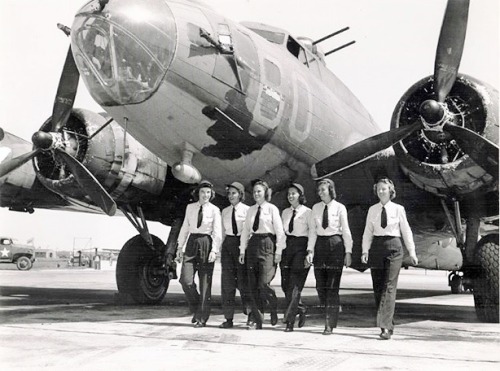 usaac-official:  A group of WASPs with a B-17 at Seymour Field, Indiana
