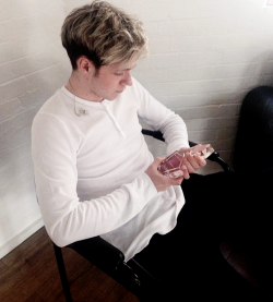  @NiallOfficial: guys ! check out the bottle for You and I !!  