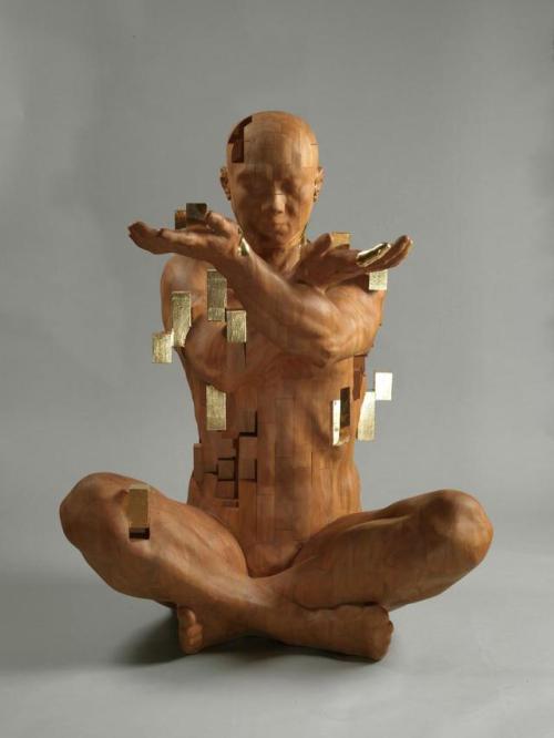 nowheresheepdog:  littlelimpstiff14u2: Pixelated Wood Sculptures Carved by Hsu Tung Han In a clash of digital and analogue, artist Hsu Tung Han  carves figurative sculptures from wood that appear to be dissolving  into fields of pixels. The Taiwanese