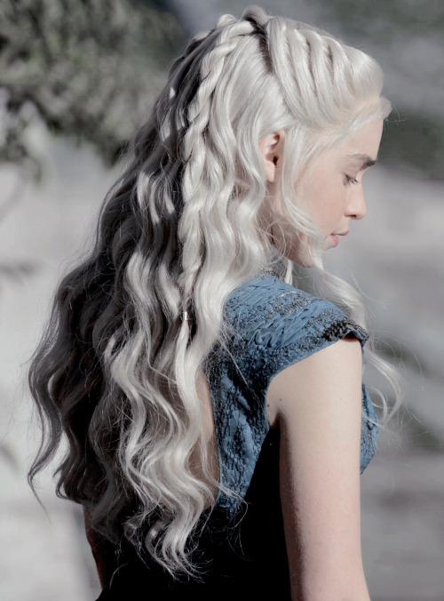 lyannastarqk: The frightened child died on the Dothraki Sea, and was reborn in blood and fire. This 