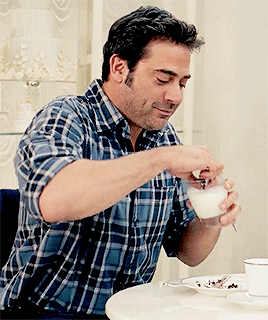 hughxjackman:“Cake down.”