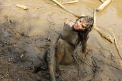 wetmessyandmetal:  muddy by bourbonrox on Flickr. 