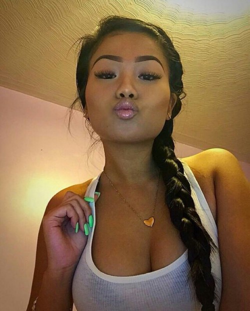 selfieasiangirl:Selfie Asian girl nice tits.More Cute AsiansThem lips hhmmm !!