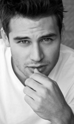 alekzmx:  Ryan Guzman